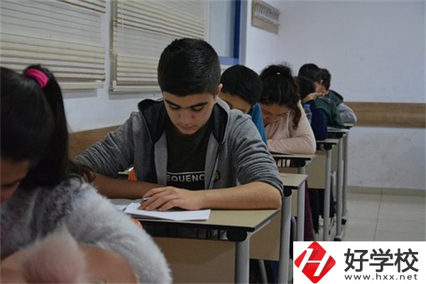 在湖南就讀中專限制戶籍嗎？上中專好不好？