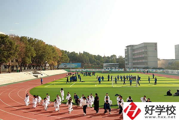 湘潭縣職業(yè)技術(shù)學(xué)校運(yùn)動場