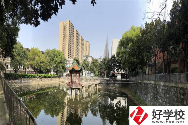邵陽(yáng)工業(yè)學(xué)校的地址在哪里？有哪些乘車路線？