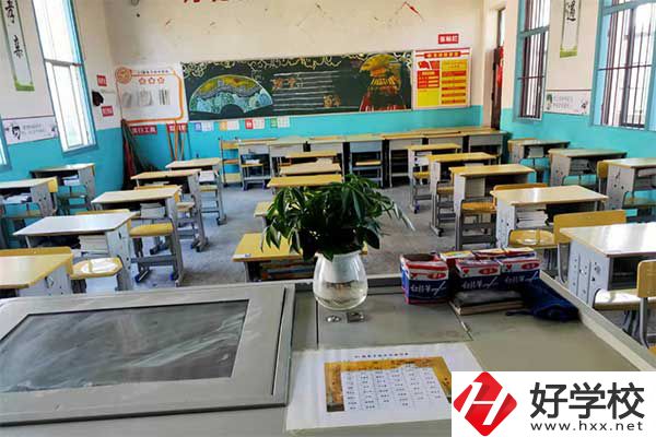 懷化市工業(yè)中等專(zhuān)業(yè)學(xué)校