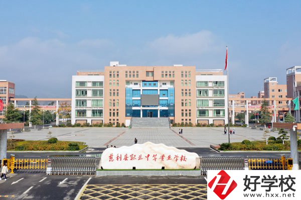 張家界有哪些公辦的中職學(xué)校？分別有些什么專業(yè)？