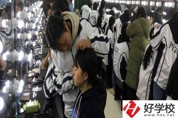 湖南省鳳凰縣職業(yè)中專學(xué)校有哪些好的專業(yè)選擇？