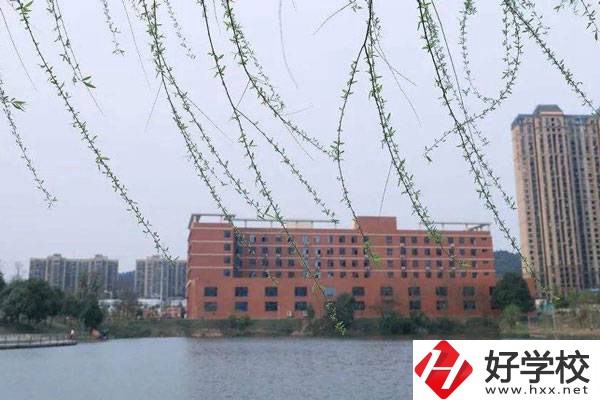 岳陽有哪些公辦技校？學(xué)費(fèi)一般是多少？
