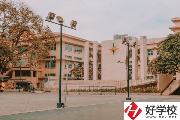 湖南懷化商業(yè)學(xué)校環(huán)境好不好？宿舍怎么樣？