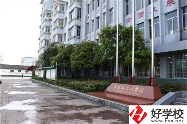 張家界旅游學(xué)校是湖南省重點學(xué)校嗎？