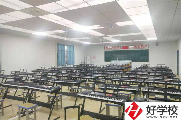 婁底市環(huán)宇中等職業(yè)技術(shù)學校實訓(xùn)室