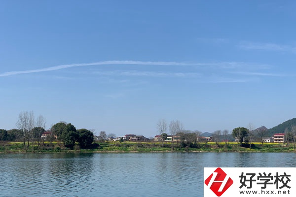 湘西州鳳凰職業(yè)中專是所怎樣的學(xué)校？