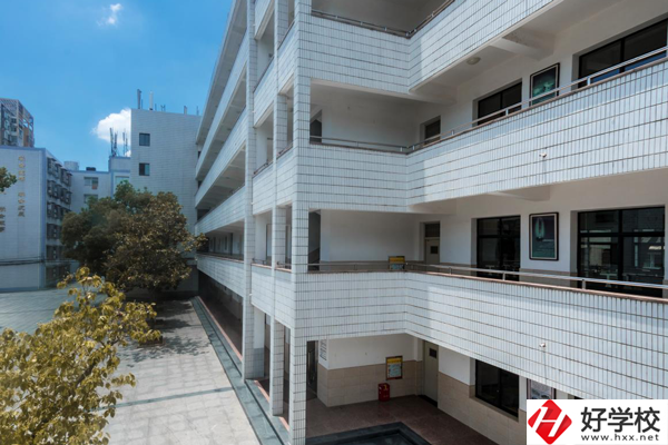 長沙建筑工程學(xué)校學(xué)費是多少？