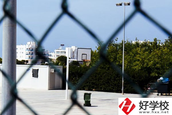 湖南省經(jīng)濟貿(mào)易職業(yè)中專學(xué)校好不好？宿舍怎么樣？
