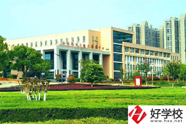 婁底職業(yè)技術(shù)學(xué)院實訓(xùn)樓
