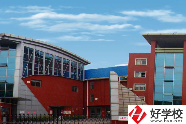 湖南長(zhǎng)沙藝術(shù)學(xué)校食堂環(huán)境怎么樣？
