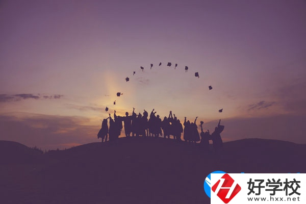 湘潭交通職業(yè)學校學費貴不貴，宿舍怎么樣？
