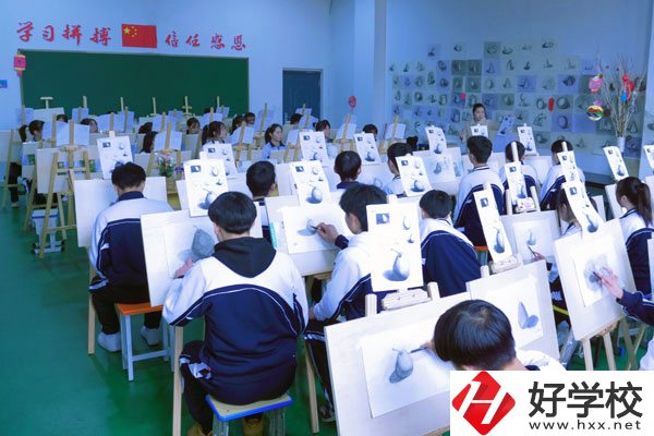 長(zhǎng)沙鴻箐職業(yè)中專學(xué)校實(shí)訓(xùn)室