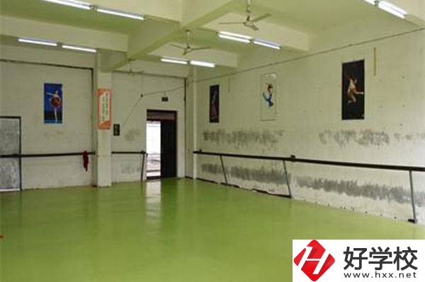 張家界旅游學校開設了哪些熱門專業(yè)？