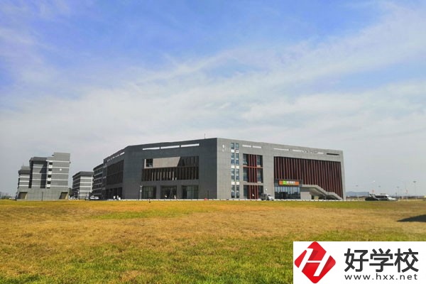 湖南吉利汽車職業(yè)技術(shù)學(xué)院有哪些五年制專業(yè)？