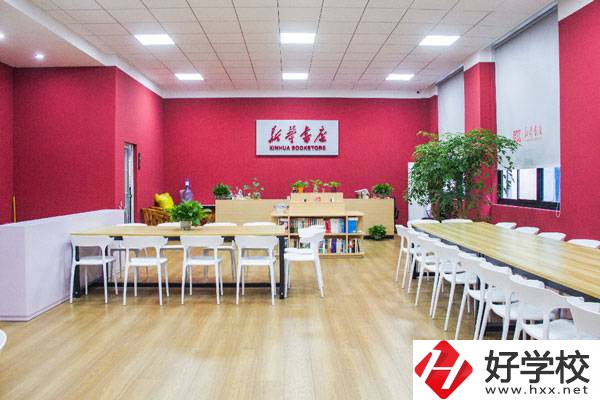 湖南工業(yè)貿(mào)易學(xué)校有哪些熱門專業(yè)，師資力量如何？