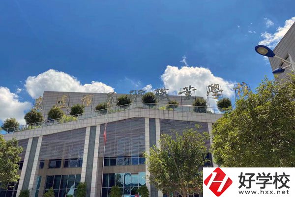 婁底市藝術(shù)職業(yè)學校有哪些特色專業(yè)？