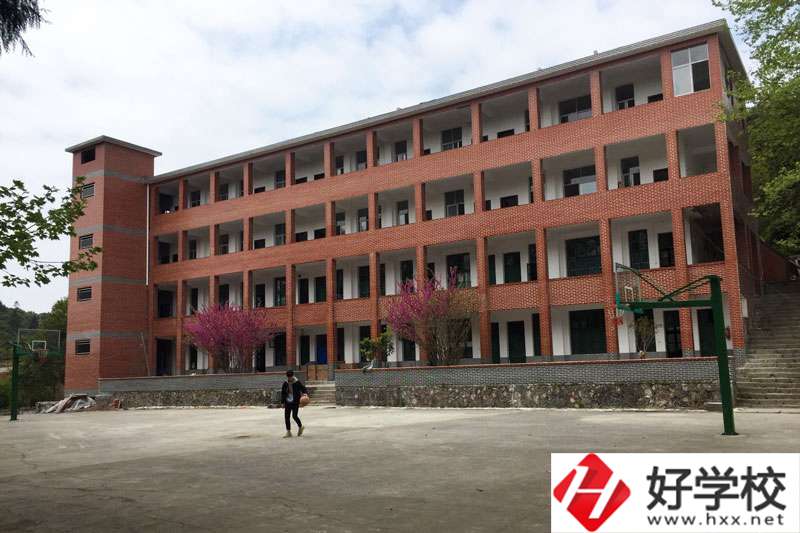 湖南湘西涉外經(jīng)濟職業(yè)學校收費貴不貴？值得報考嗎？