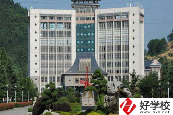 想在湘西找辦學(xué)條件好的中專，看看這三所學(xué)校