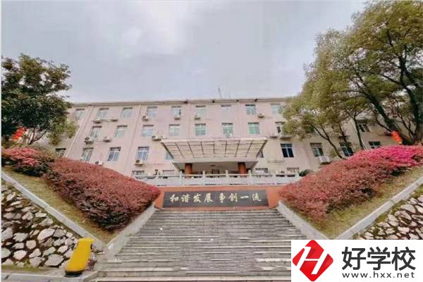 長(zhǎng)沙有哪些中專接收轉(zhuǎn)學(xué)生？轉(zhuǎn)學(xué)后可以換專業(yè)嗎？