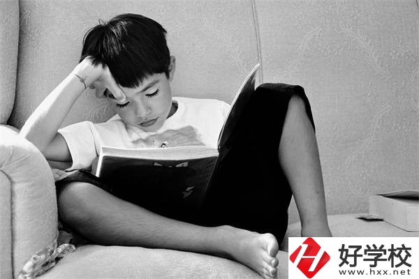 湖南初三男孩不想上學(xué)怎么辦？不參加中考還有書讀嗎？