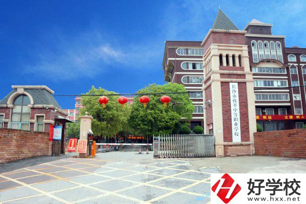長沙市拔萃中等職業(yè)學(xué)校有哪些專業(yè)？學(xué)費是多少？