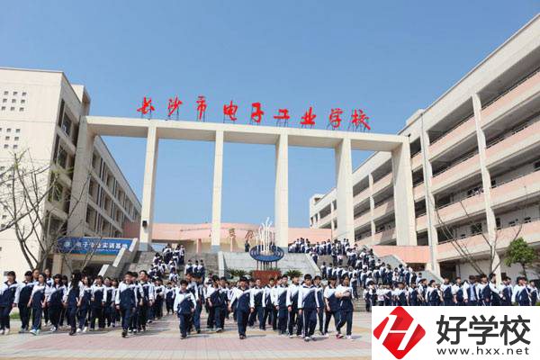 長(zhǎng)沙市有哪些中專學(xué)校？它們學(xué)費(fèi)貴不貴？