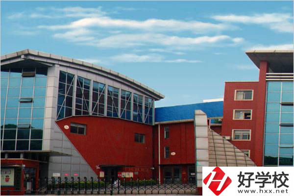 為什么選擇湖南長(zhǎng)沙藝術(shù)學(xué)校？一定要看這4點(diǎn)！