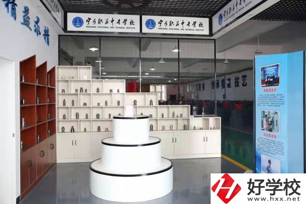 寧鄉(xiāng)縣職業(yè)中專學(xué)校錄取線是多少？學(xué)費(fèi)標(biāo)準(zhǔn)是多少？
