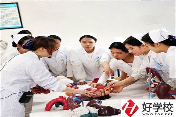 懷化啟航衛(wèi)校是中專還是技校？怎么到校？
