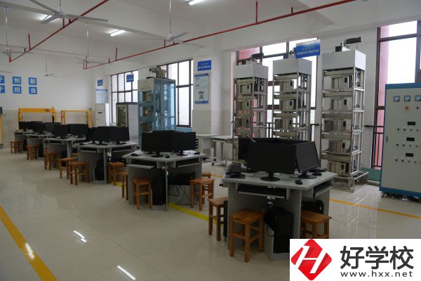 華容縣職業(yè)中專有哪些好的專業(yè)，就業(yè)前景怎么樣？