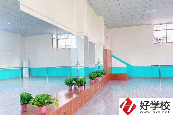 婁底市藝術(shù)職業(yè)學(xué)院有哪些專業(yè)？學(xué)費(fèi)是多少？