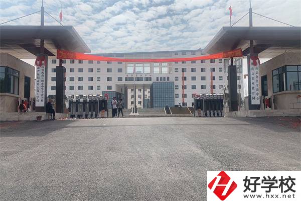 衡陽哪些學(xué)?？梢詫W(xué)美容美發(fā)？好就業(yè)嗎？