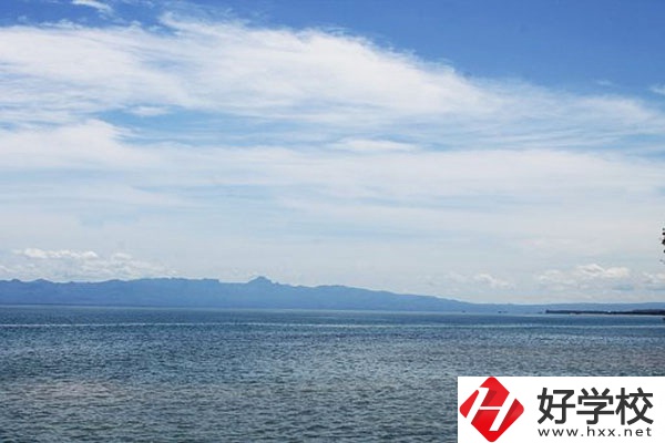湖南經(jīng)濟貿(mào)易職業(yè)中專學(xué)校有哪些專業(yè)？學(xué)費多少？