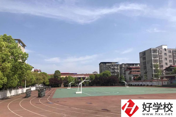常德安鄉(xiāng)有沒有學美發(fā)與形象設(shè)計的中專？