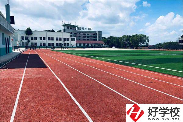 邵陽市鐵航職業(yè)技術(shù)學(xué)校操場(chǎng)