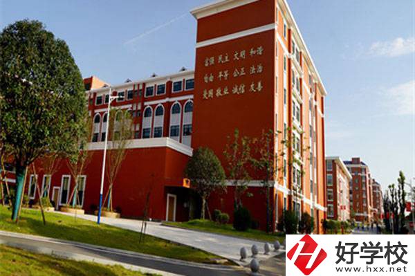 湖南醫(yī)藥職業(yè)中等專業(yè)學(xué)校的招生專業(yè)有哪些？學(xué)費貴不貴？