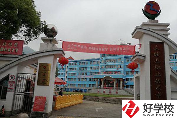 初中畢業(yè)在株洲有什么中?？梢宰x？學(xué)費(fèi)貴嗎？