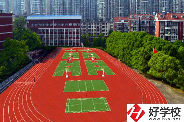 湖南省工業(yè)貿(mào)易學(xué)校運(yùn)動(dòng)場(chǎng)