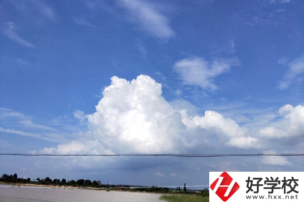 婁底市衛(wèi)生學(xué)校有哪些專(zhuān)業(yè)？就業(yè)方向如何？