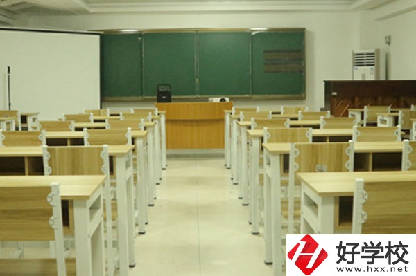 湖南長沙藝術(shù)學(xué)校的學(xué)費是多少？