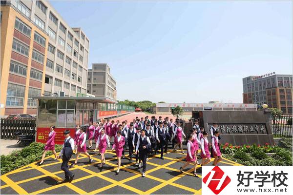 長(zhǎng)沙涉外旅游職業(yè)中專大門