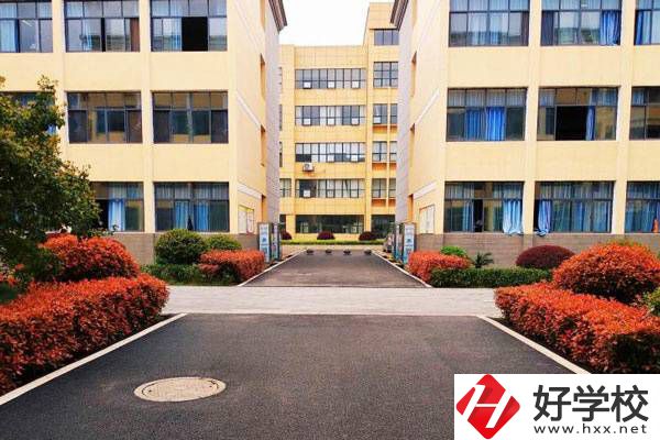 岳陽平江共有幾所中專？學(xué)校辦學(xué)有特色嗎？