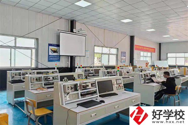 株洲哪些中職學(xué)校管理比較嚴格？校園環(huán)境怎么樣？