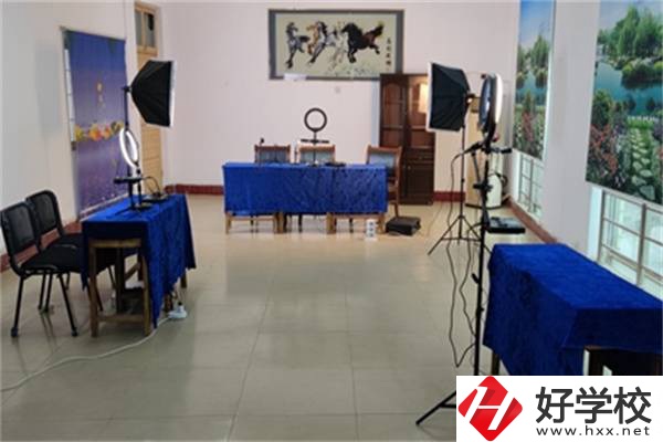 想學(xué)直播類專業(yè)可以去湘潭的什么職校？