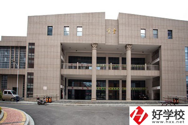 鳳凰縣職業(yè)中專學校怎么樣，有哪些招生專業(yè)？