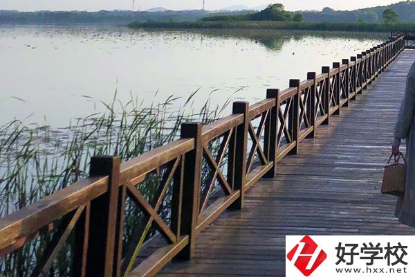 鳳凰縣育英民族學(xué)校怎么樣？有什么特色專業(yè)？