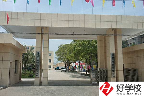 岳陽(yáng)市江南通信職業(yè)技術(shù)學(xué)校大門(mén)