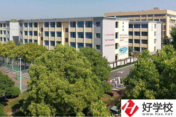 岳陽(yáng)平江共有幾所中專？學(xué)校辦學(xué)有特色嗎？