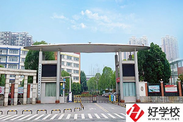 長沙博雅衛(wèi)生中等專業(yè)學(xué)校師資強嗎？設(shè)備完善嗎？